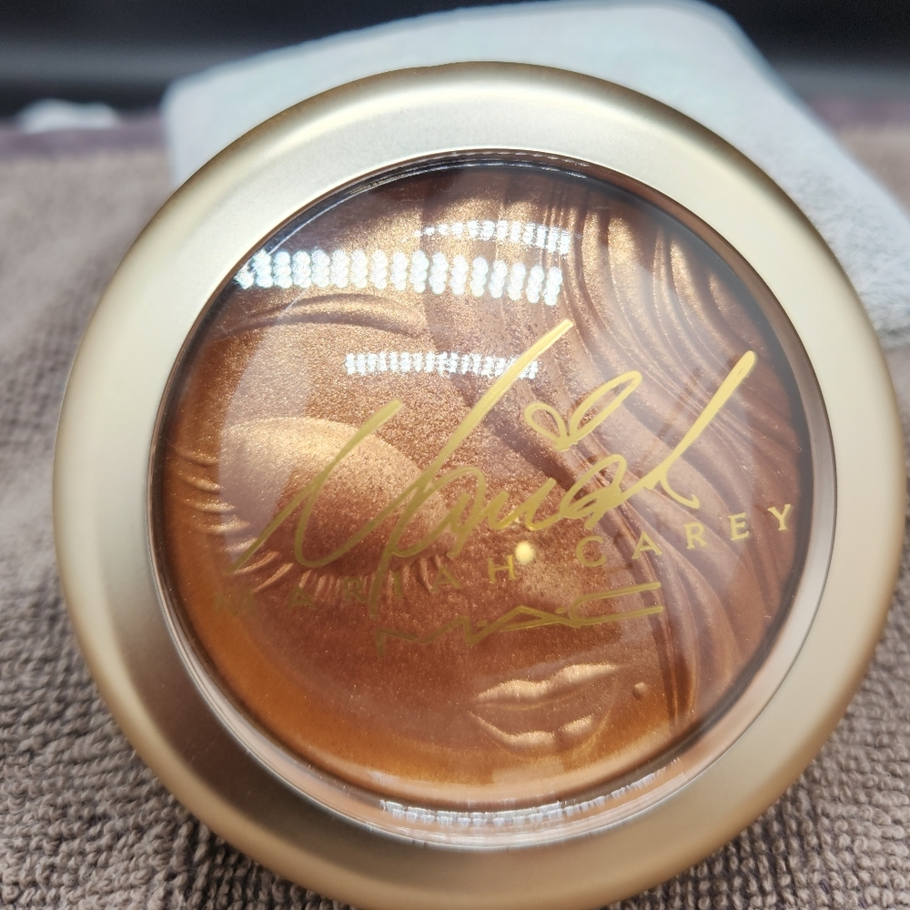 MAC Extra Dimension Skinfinish